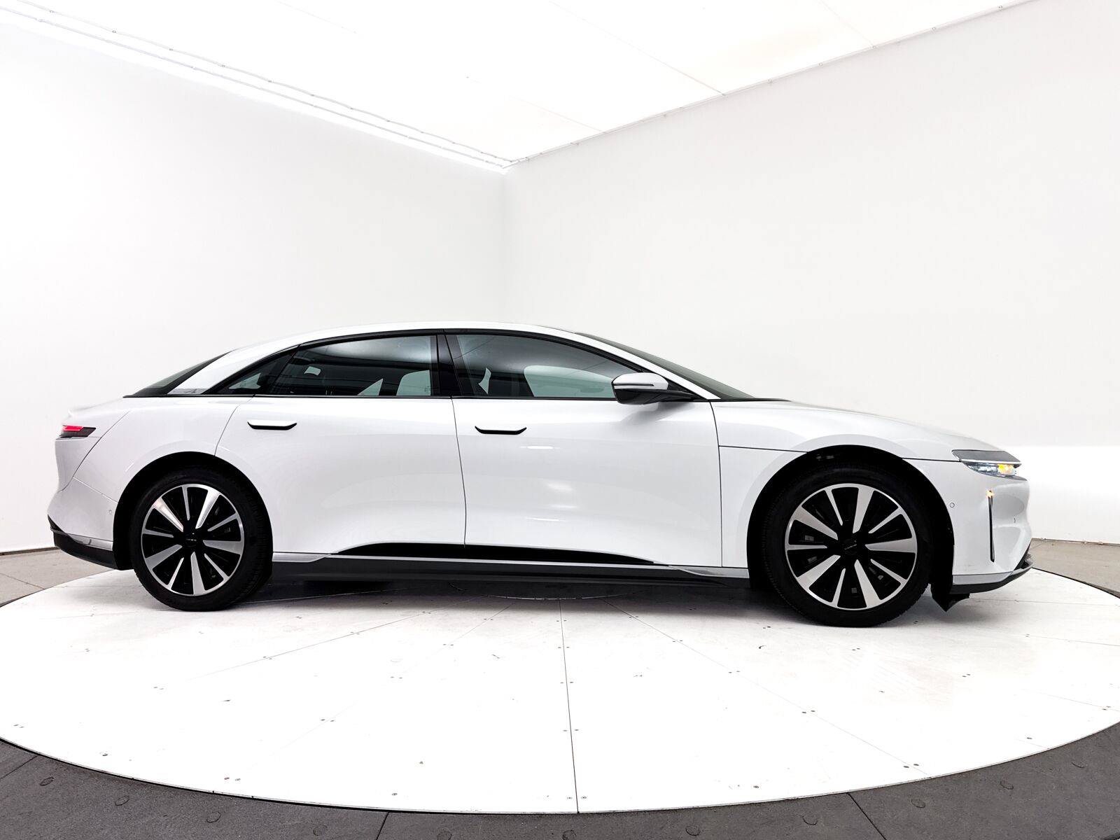 Used 2024 Lucid Air Pure RWD image 38