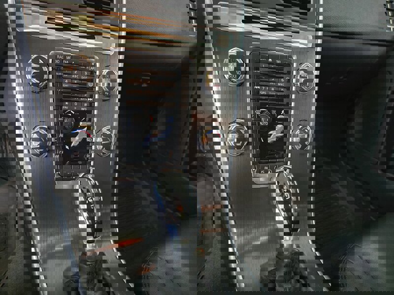 Used 2015 Volvo XC60 T5 Premier w/ Proximity Package image 20