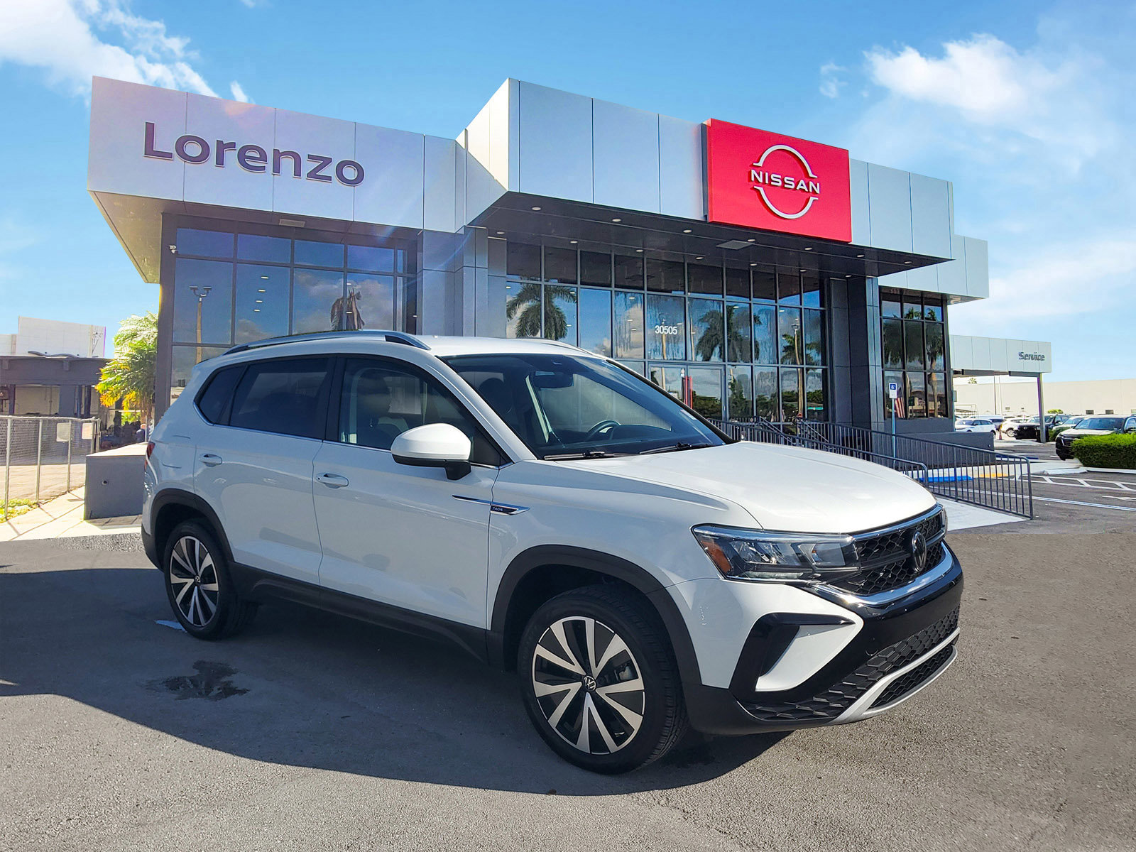 Used 2024 Volkswagen Taos SE image 3