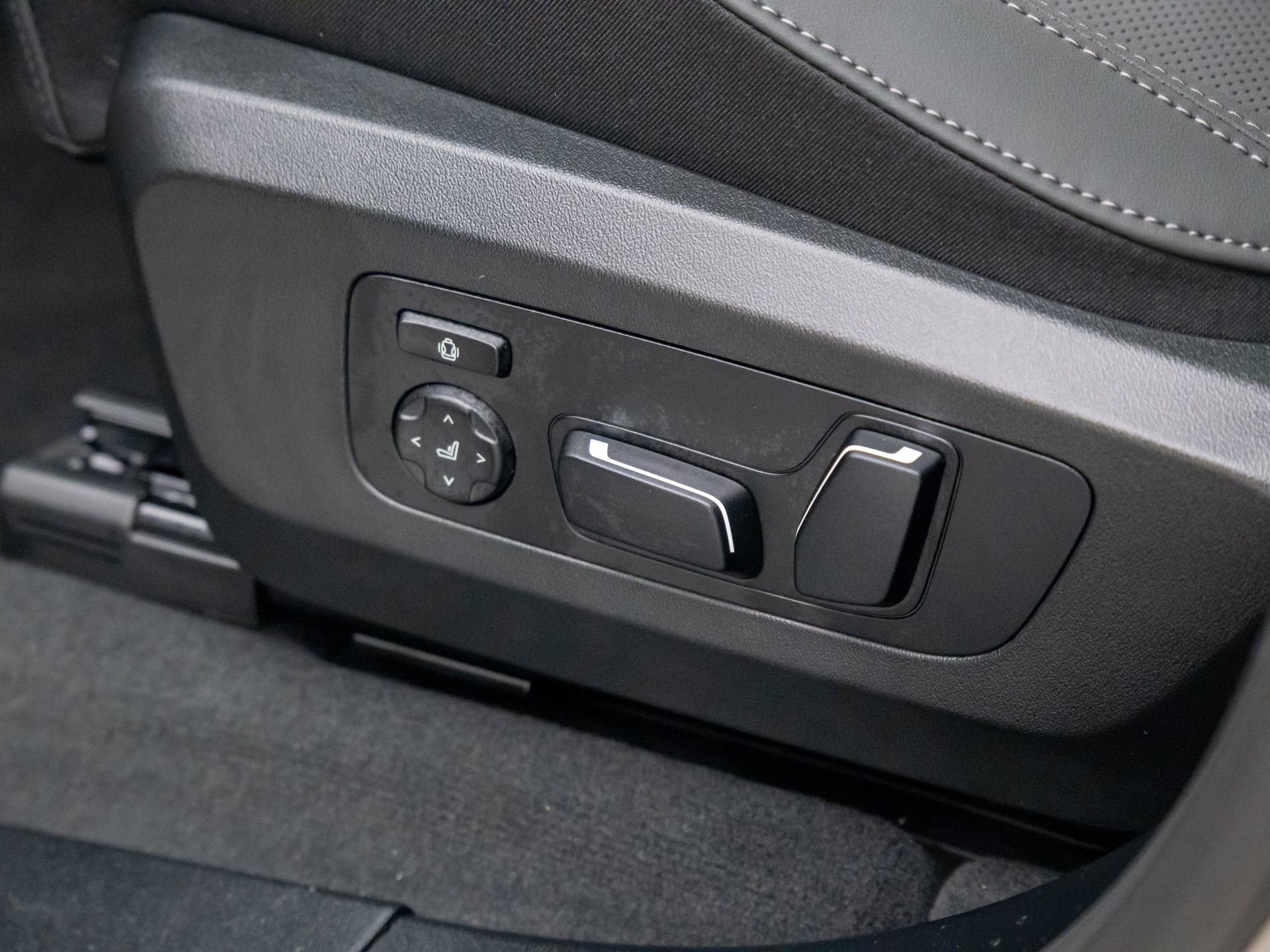 Certified 2025 BMW X3 xDrive30i w/ Premium Package image 16