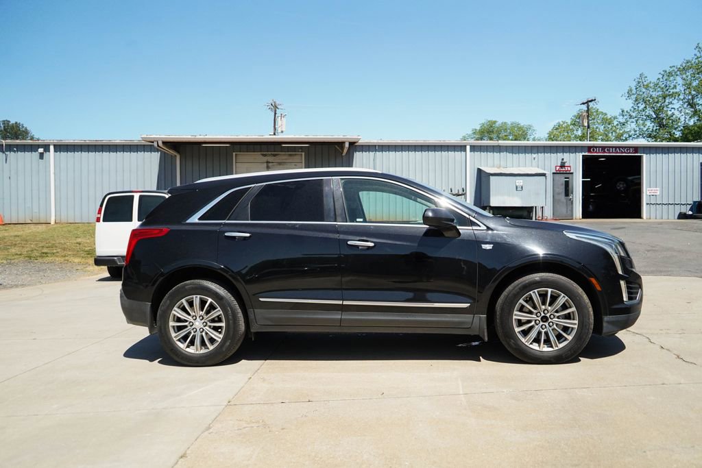 Used 2017 Cadillac XT5 Luxury w/ Driver Awareness Package FWD image 3