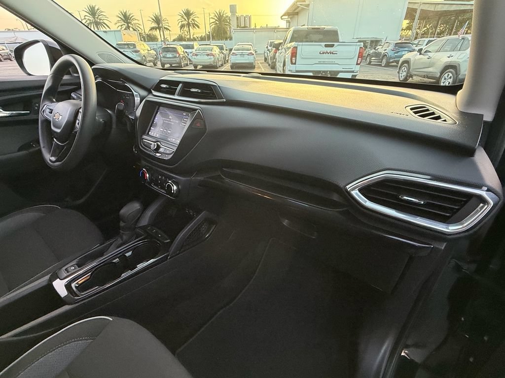 Used 2023 Chevrolet TrailBlazer LT FWD image 17