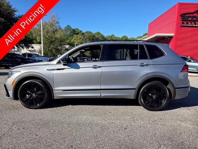 Used 2022 Volkswagen Tiguan SE R-Line FWD image 2