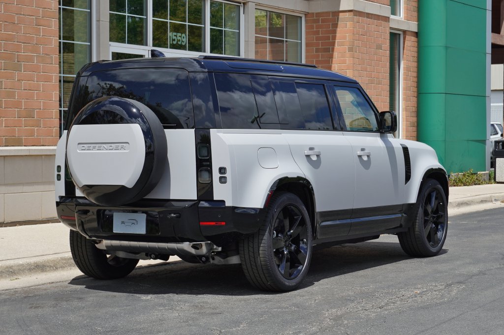 Used 2026 Land Rover Defender 110 X-Dynamic SE AWD/4WD image 6