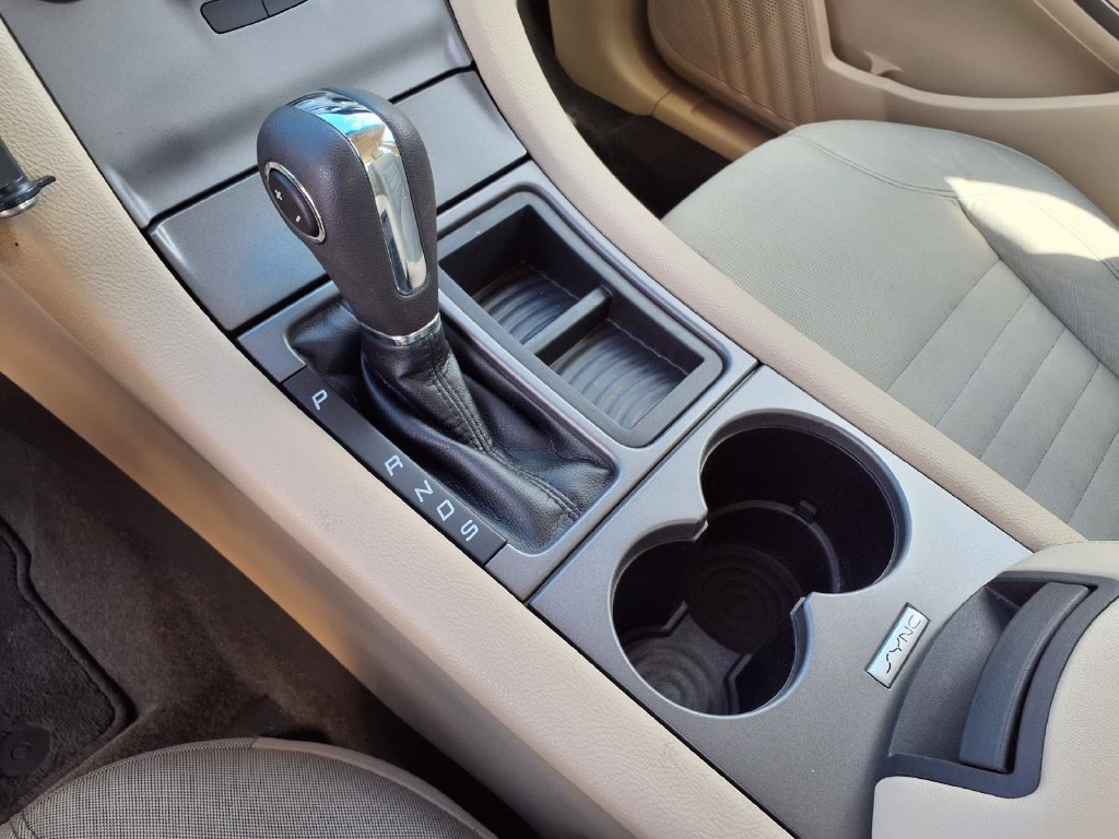 Used 2017 Ford Taurus SE FWD image 24