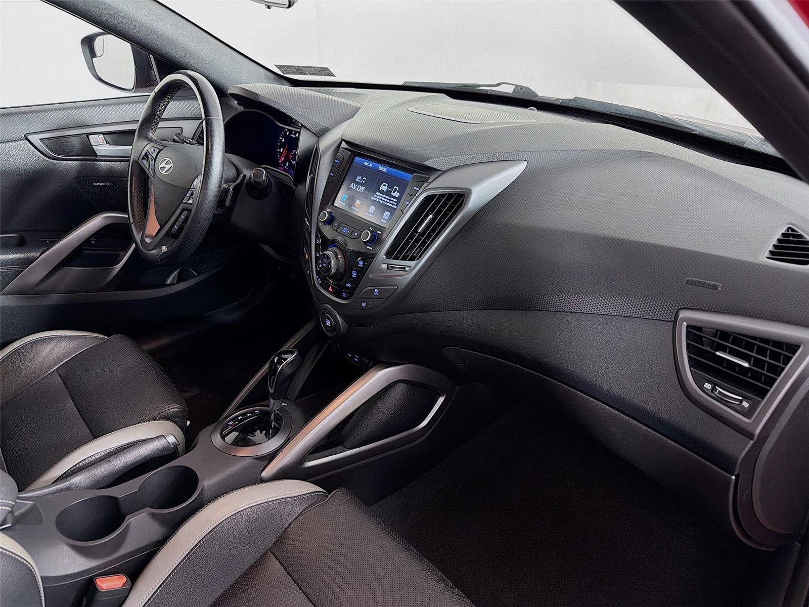 Used 2017 Hyundai Veloster Turbo image 27