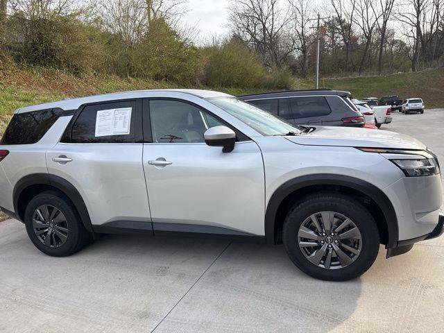 Used 2022 Nissan Pathfinder S image 3