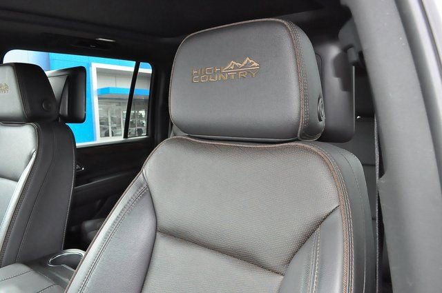 Used 2024 Chevrolet Suburban High Country w/ Advanced Technology Package image 11