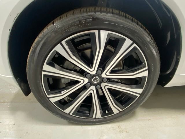 Used 2023 Volvo XC60 B6 Ultimate image 5