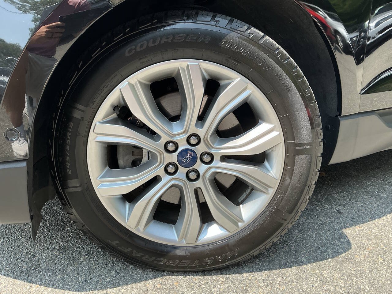 Used 2019 Ford Edge Titanium w/ Equipment Group 301A AWD/4WD image 9