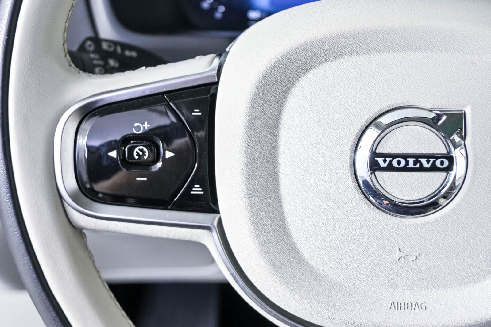 Used 2024 Volvo XC90 T8 Plus w/ Protection Package Premier AWD/4WD image 9