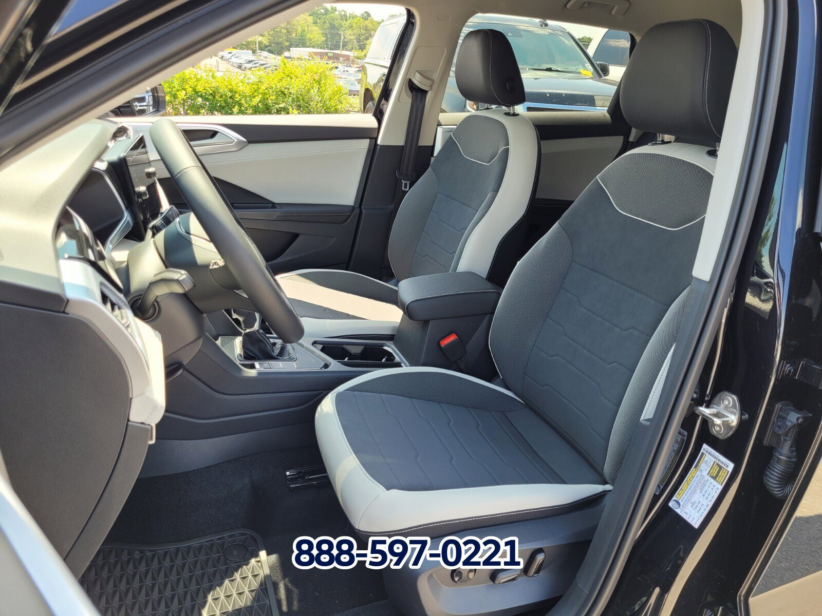 New 2025 Volkswagen Taos SE image 6