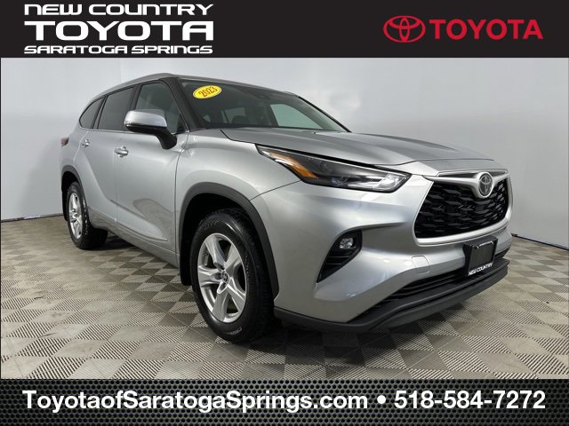 Used 2023 Toyota Highlander LE image 1