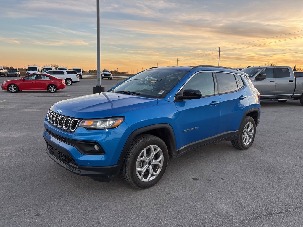 Used 2025 Jeep Compass Latitude image 7