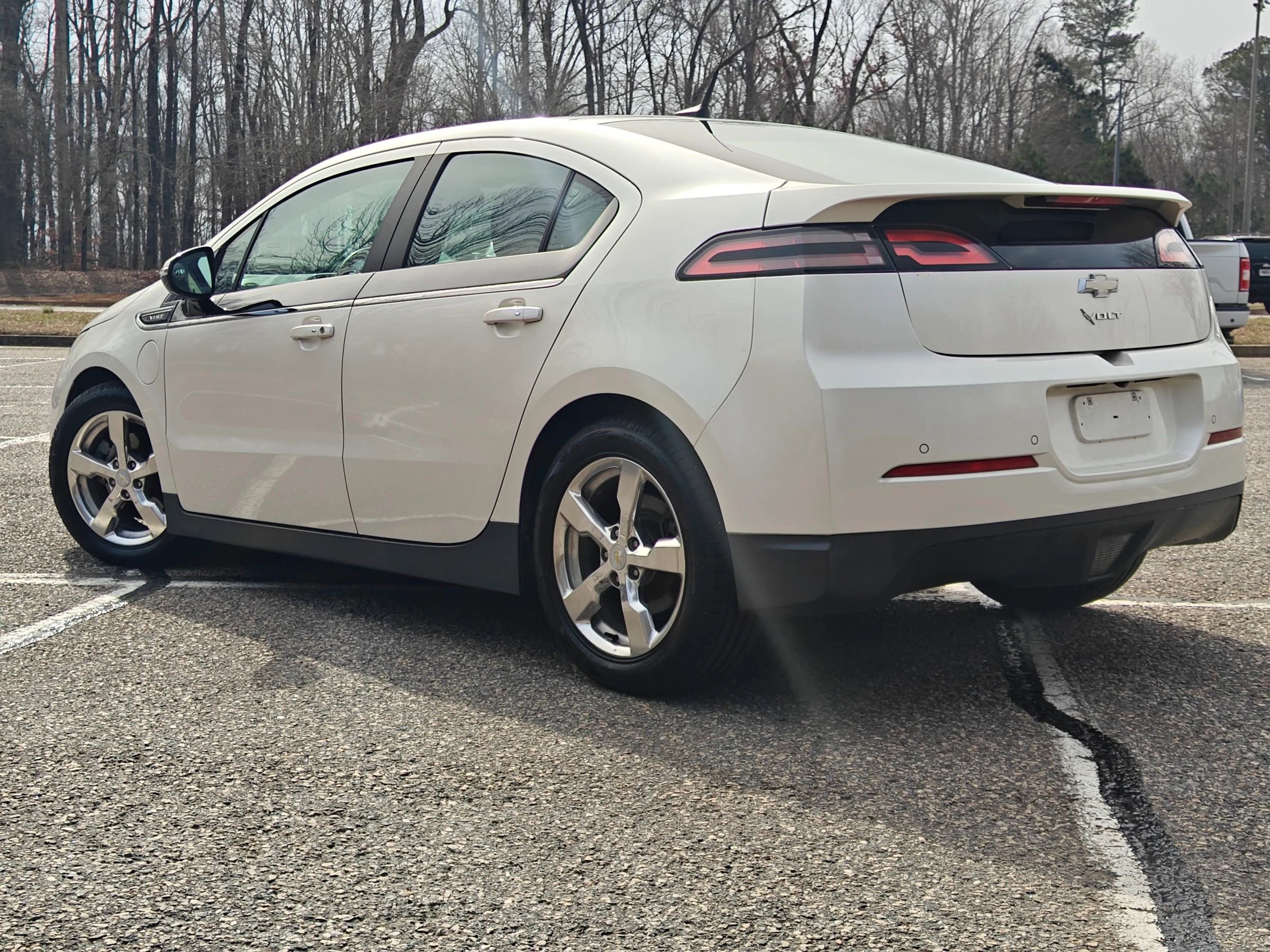 Used 2014 Chevrolet Volt Premium w/ Premium Trim Package FWD image 3