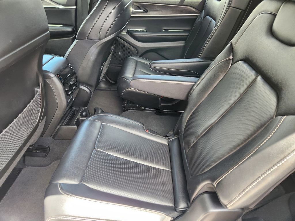 Used 2024 Jeep Grand Cherokee L Limited w/ Luxury Tech Group II AWD/4WD image 18