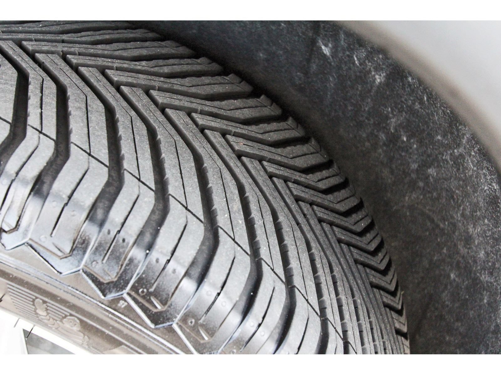 Used 2012 Jeep Grand Cherokee Overland RWD image 13