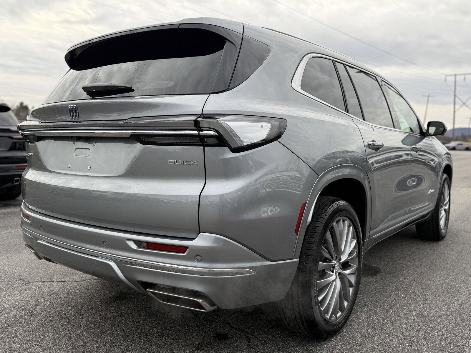 Certified 2025 Buick Enclave Avenir w/ LPO, All-Weather Package image 5