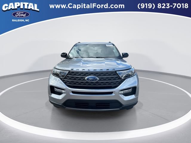Certified 2022 Ford Explorer XLT w/ Equipment Group 202A image 3