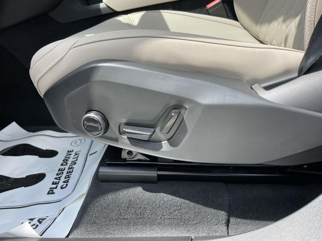 New 2026 Volvo XC90 B6 Plus image 8