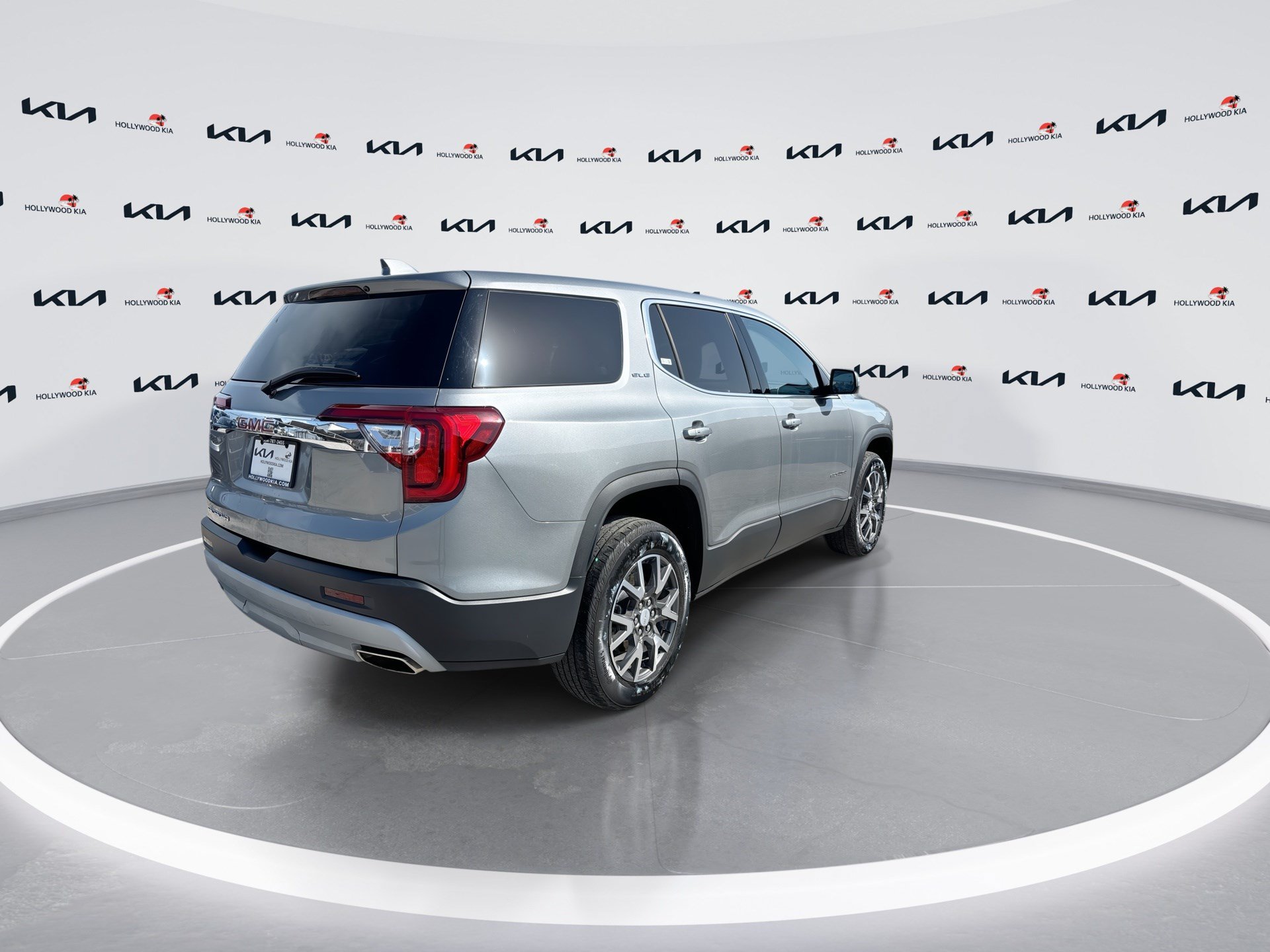 Used 2023 GMC Acadia SLE FWD image 8