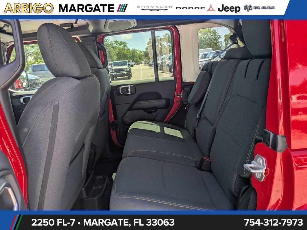 Used 2025 Jeep Wrangler Unlimited Sahara AWD/4WD image 14