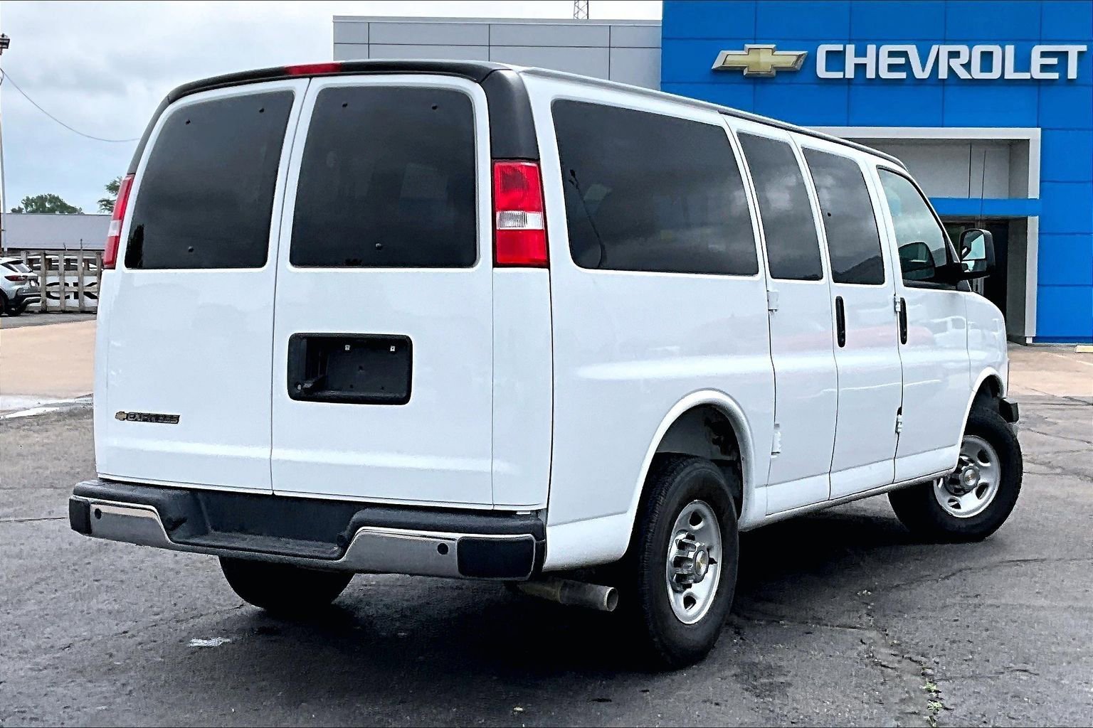 Used 2025 Chevrolet Express 2500 LT w/ LT Preferred Equipment Group RWD image 2