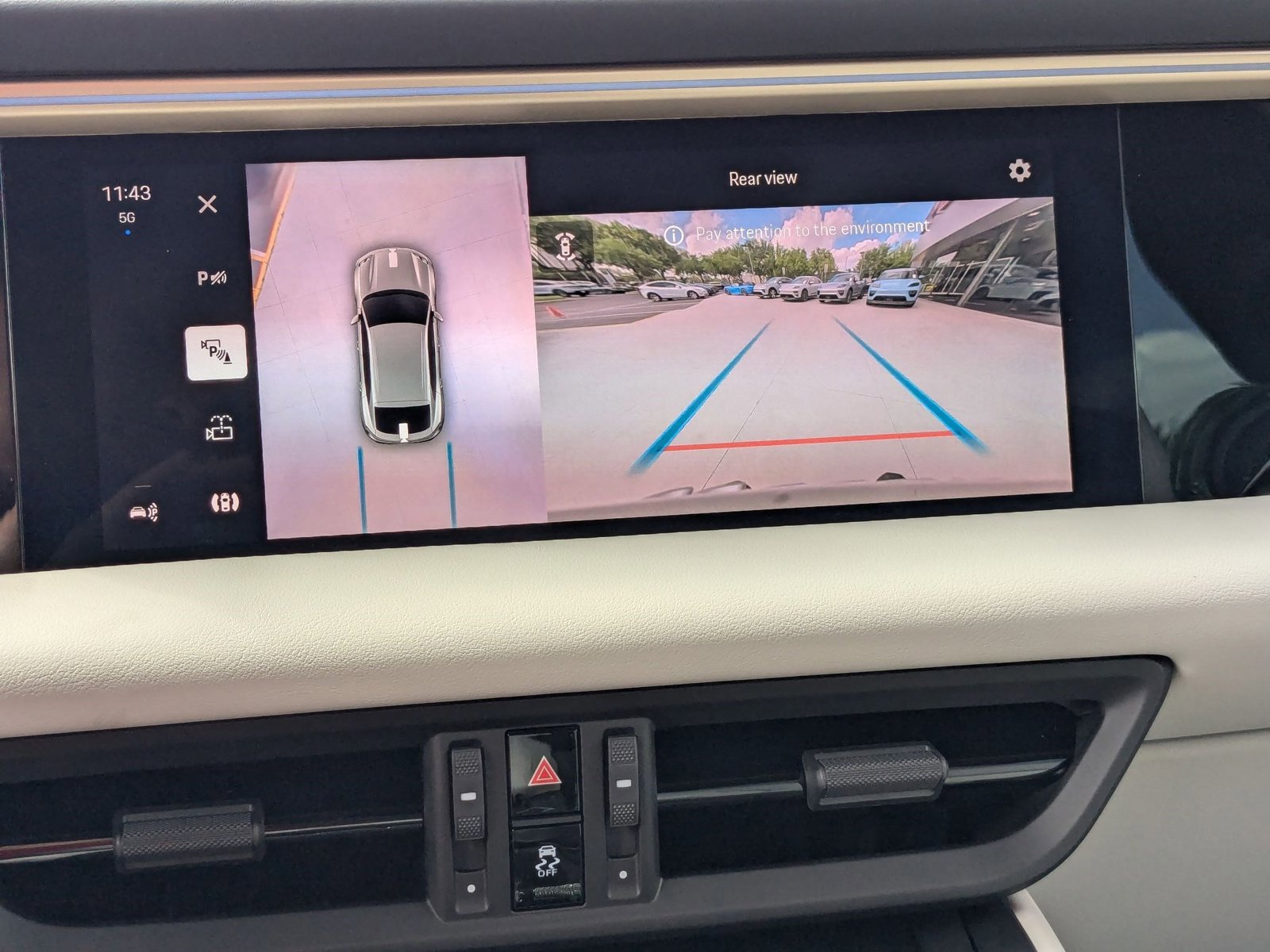 New 2025 Porsche Macan Electric RWD image 19