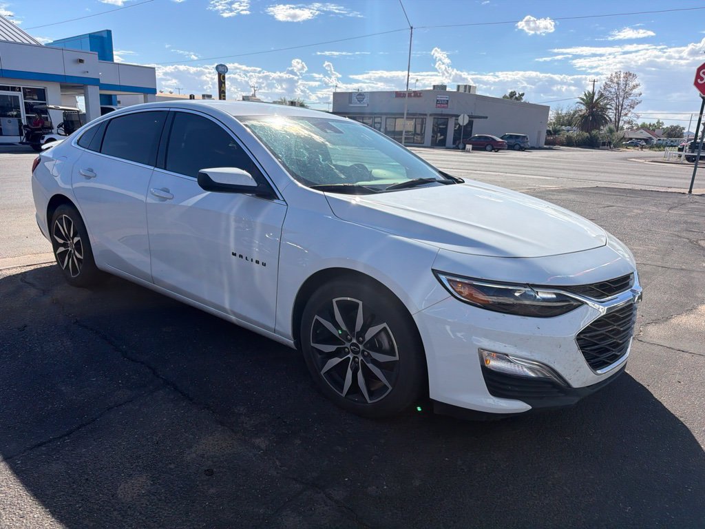 Used 2025 Chevrolet Malibu RS FWD image 2