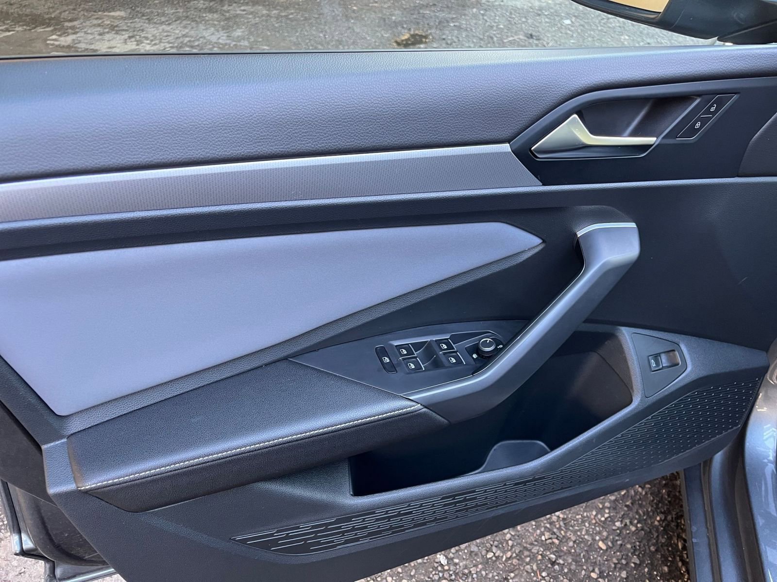 Used 2025 Volkswagen Jetta SE image 18