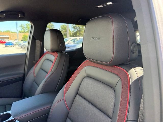 New 2027 Chevrolet Equinox RS w/ LPO, Floor Liner Package FWD image 10