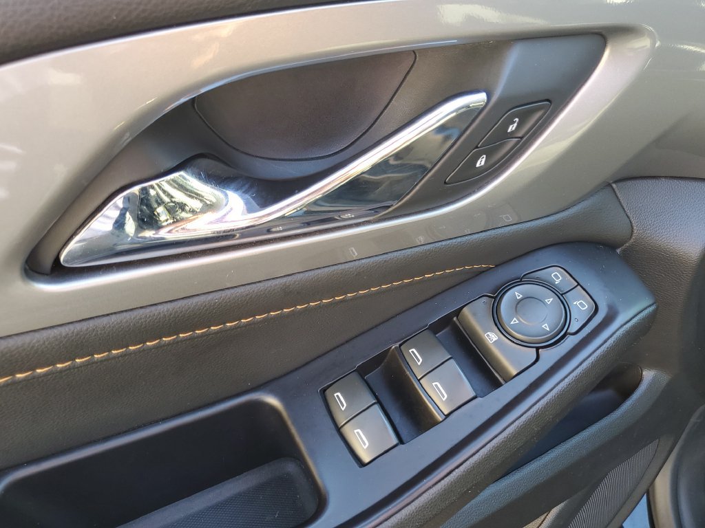 Used 2020 Chevrolet Traverse LS FWD image 19