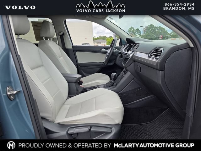 Used 2021 Volkswagen Tiguan SE w/ Panoramic Sunroof Package FWD image 27