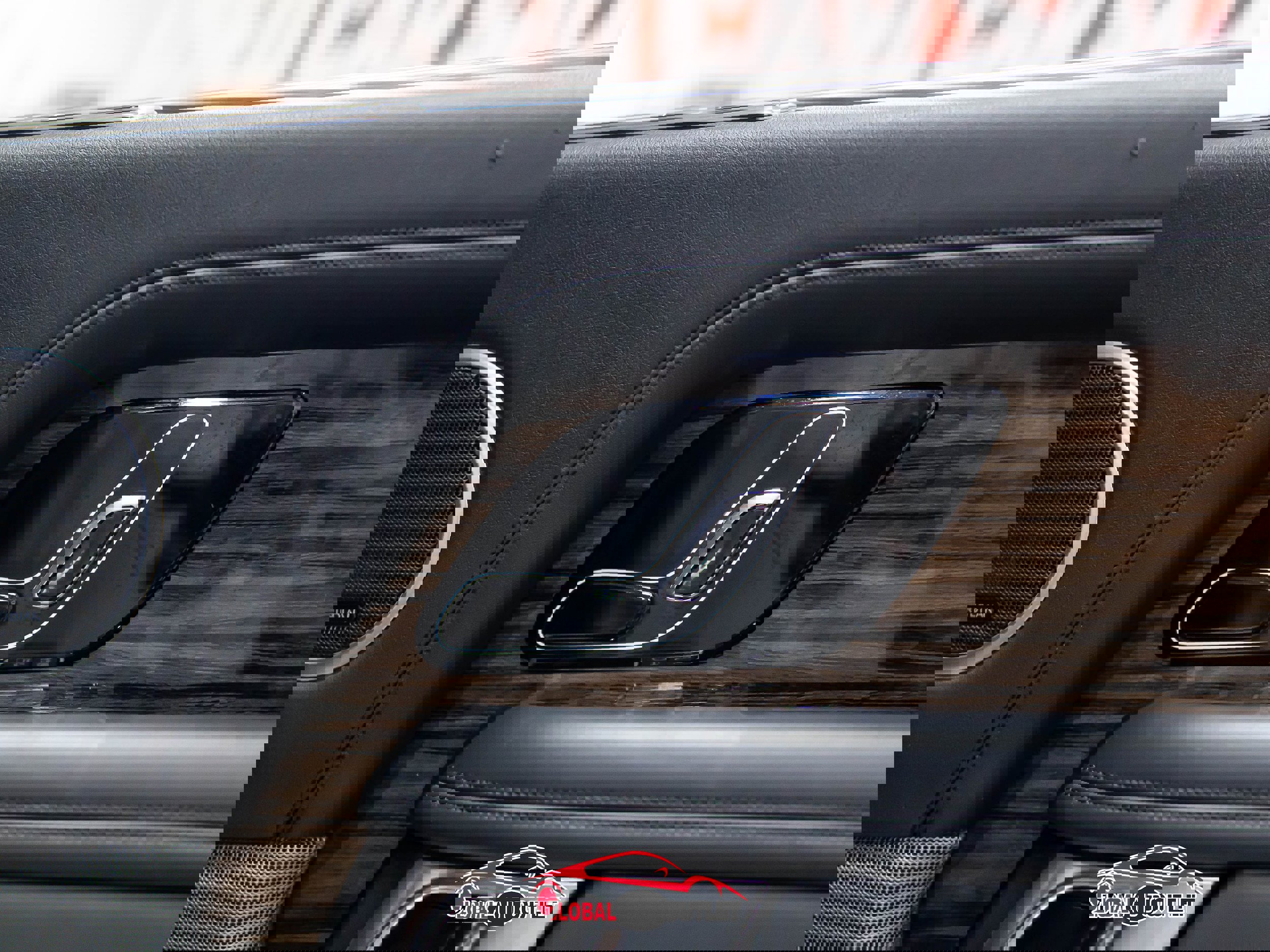 Used 2018 Land Rover Range Rover Long Wheelbase Supercharged image 46