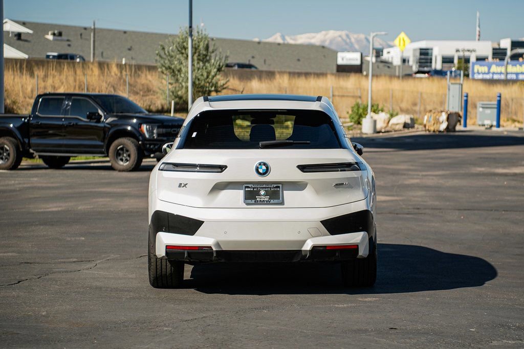 Used 2025 BMW iX xDrive50 w/ Premium Package image 6