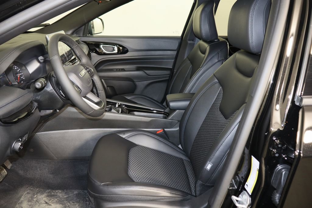 New 2026 Jeep Compass Latitude image 15