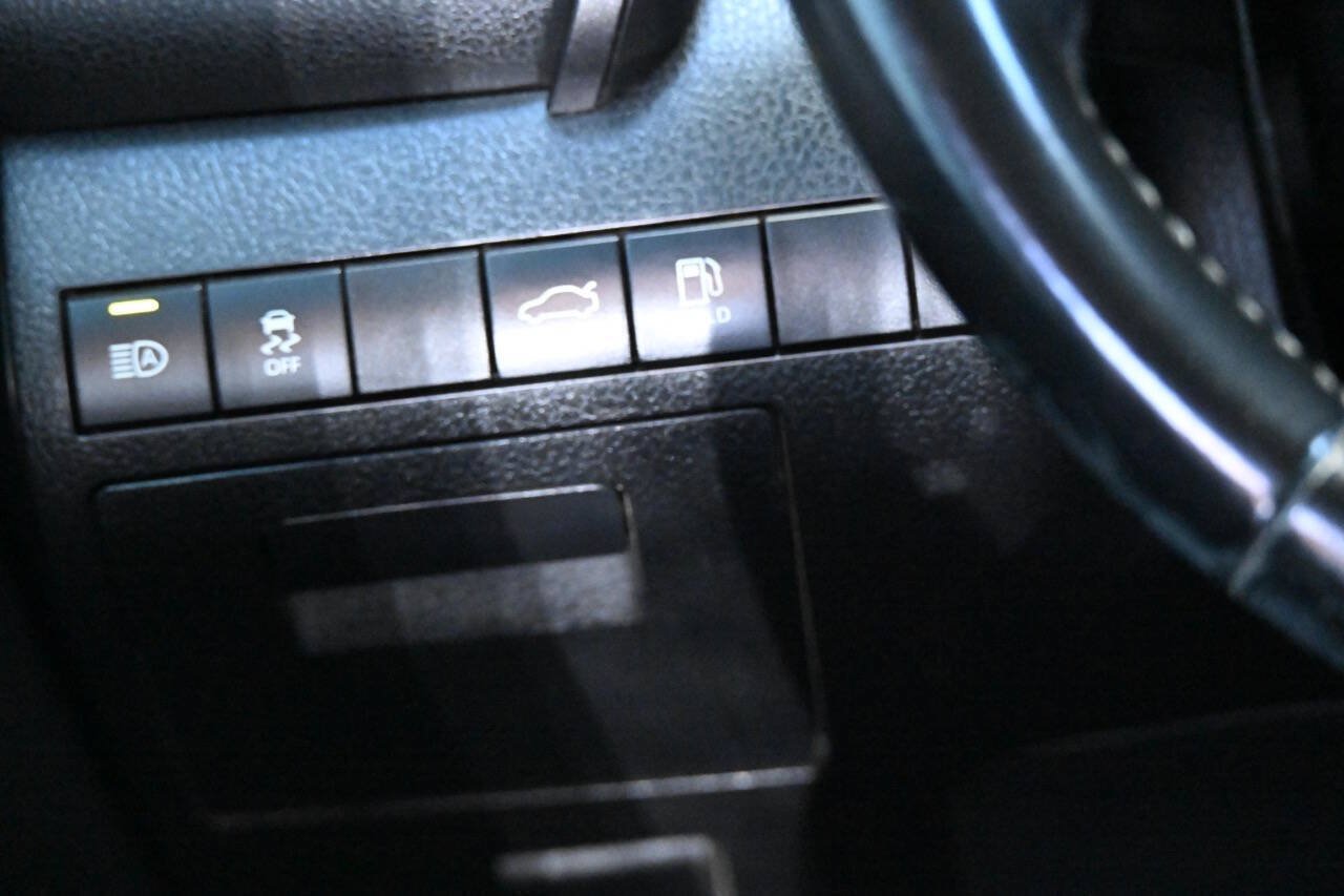 Used 2022 Toyota Camry SE w/ Carpet Mat Package (TMS) FWD image 15