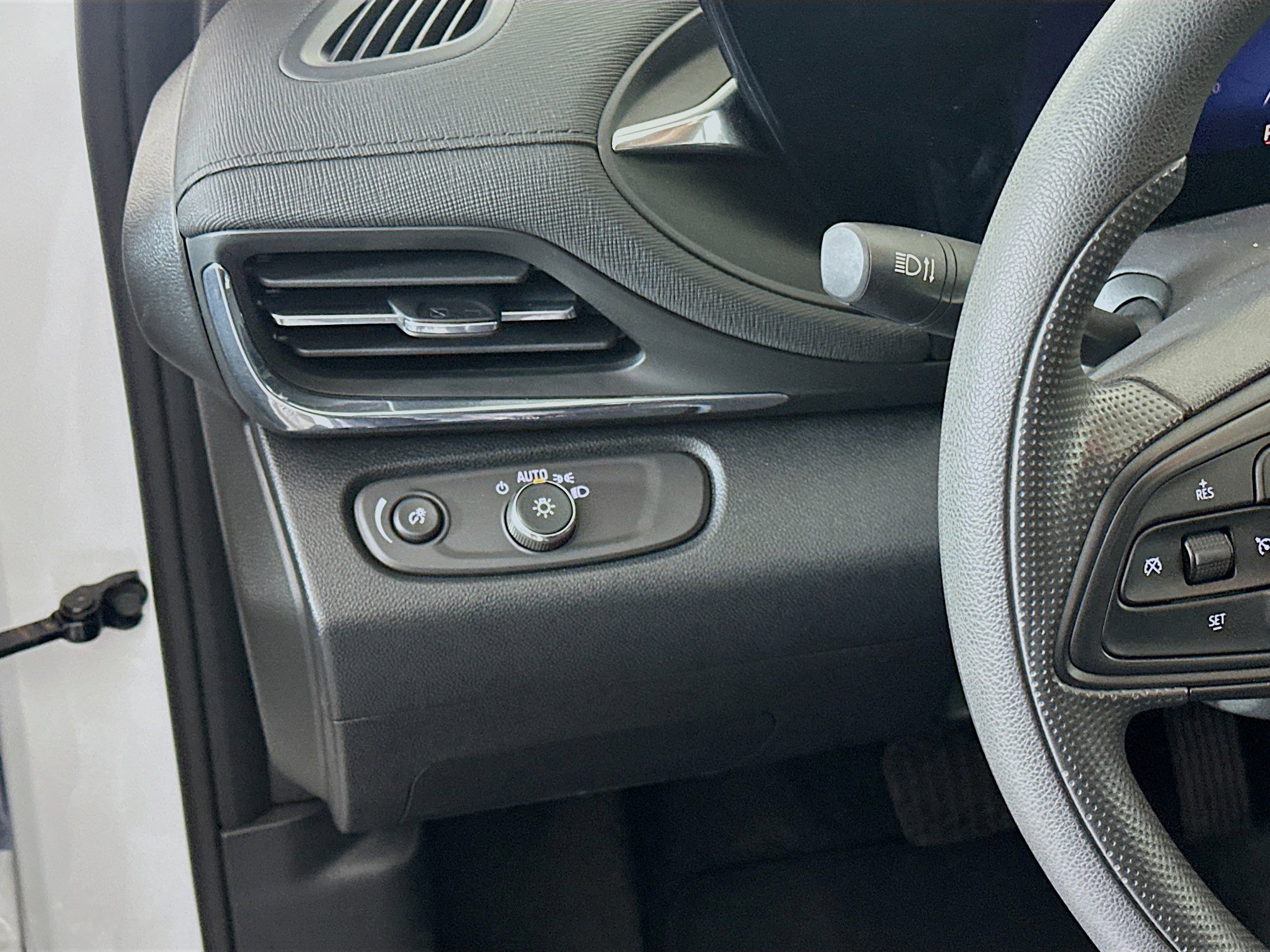 Used 2025 Buick Envista Preferred FWD image 16