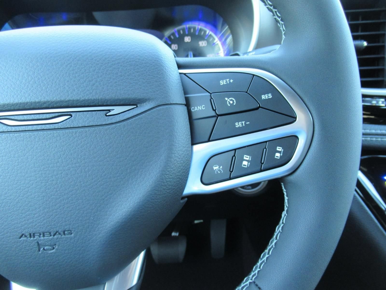 New 2027 Chrysler Pacifica Select FWD image 24