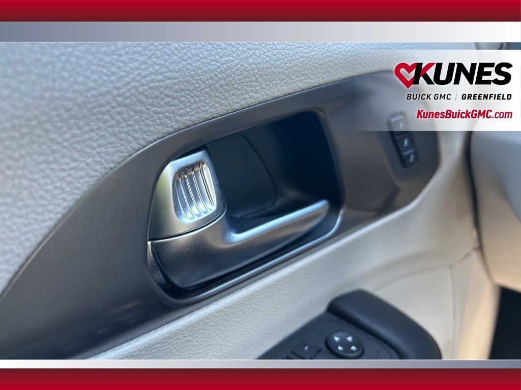 Used 2023 Chrysler Pacifica Touring-L image 32