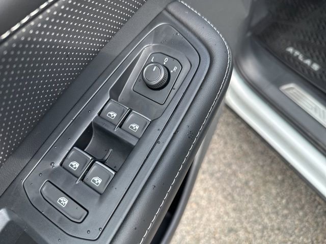 New 2025 Volkswagen Atlas Cross Sport SE image 12