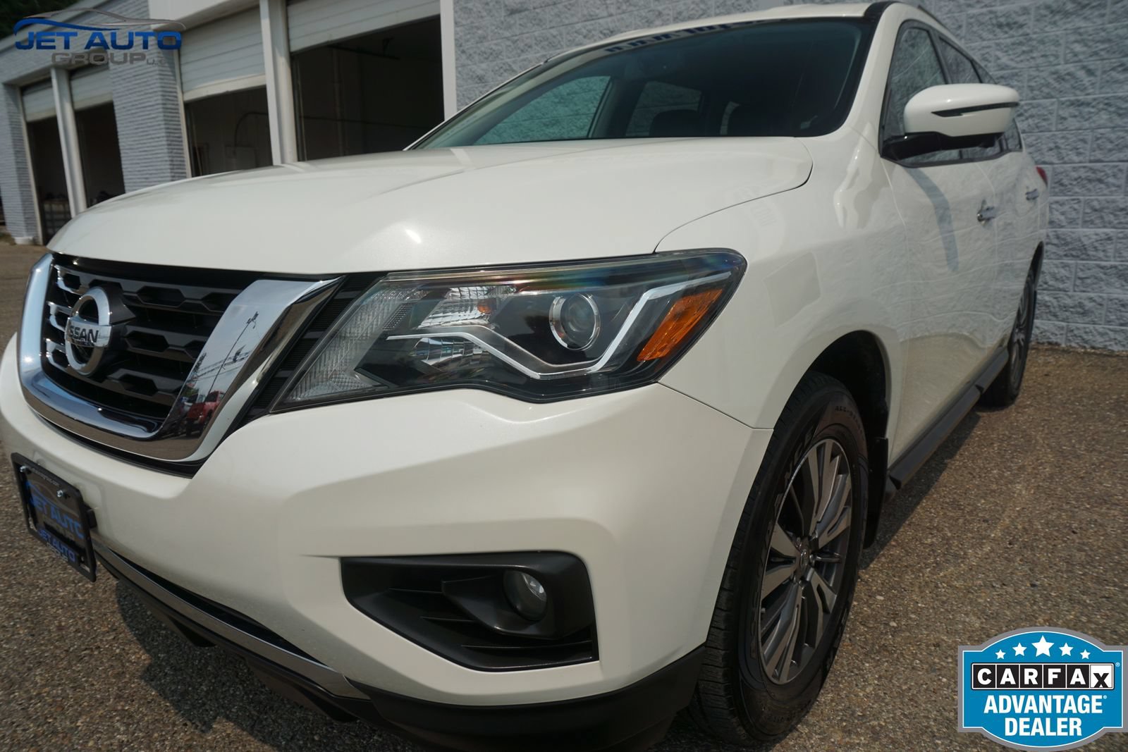 Used 2017 Nissan Pathfinder SL w/ Trailer Tow Package AWD/4WD image 5