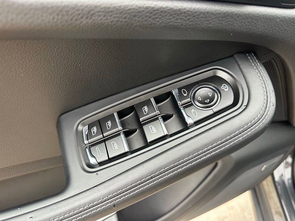 Certified 2026 Porsche Macan Turbo AWD/4WD image 21