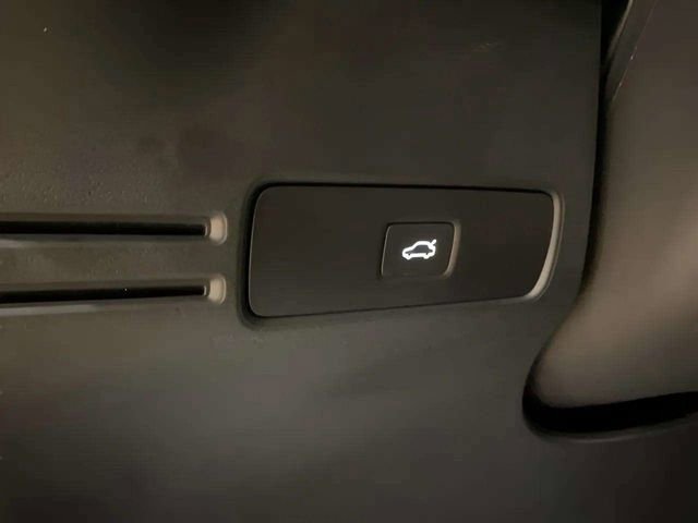 Used 2025 Volvo XC40 B5 Core AWD/4WD image 32