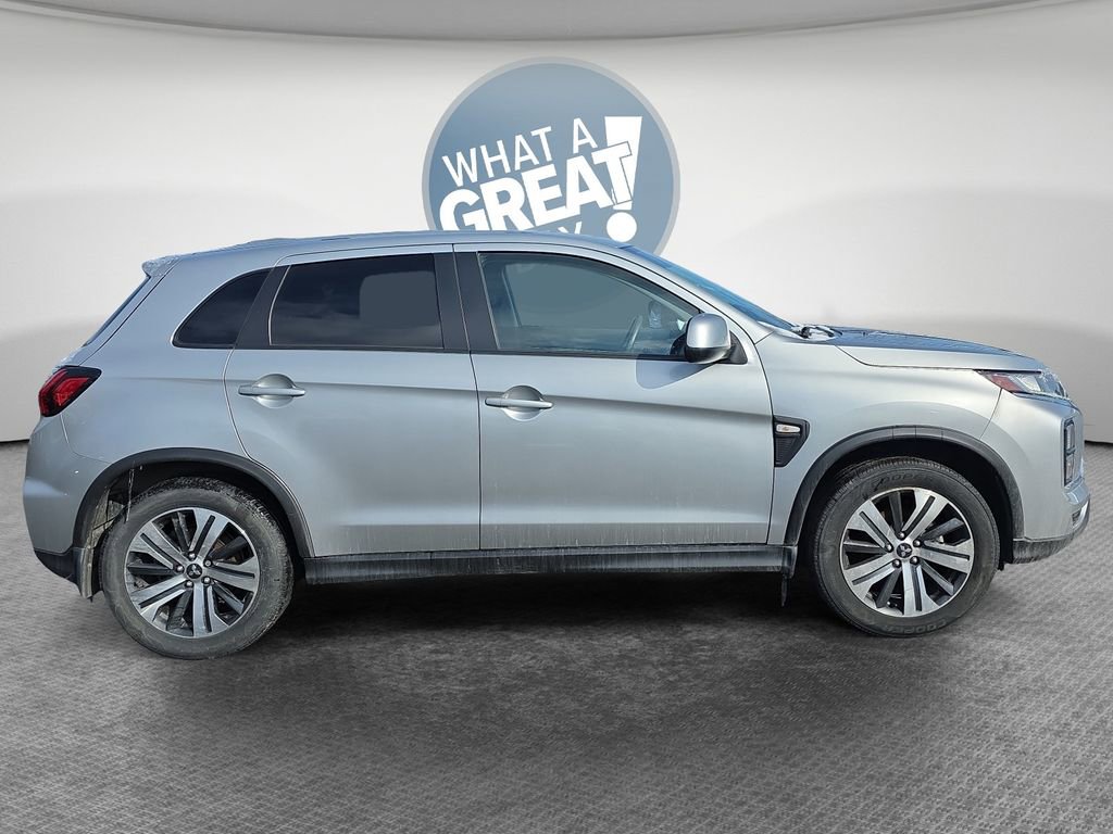 Used 2022 Mitsubishi Outlander Sport SE image 2