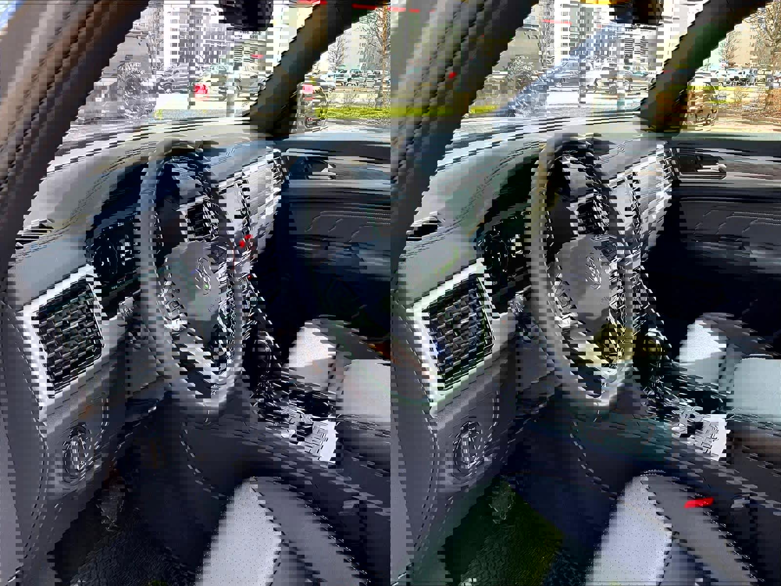 Used 2023 Volkswagen Atlas Cross Sport SE w/ Panoramic Sunroof Package image 8