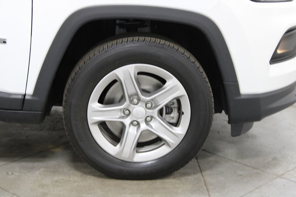 Used 2024 Jeep Compass Latitude image 11