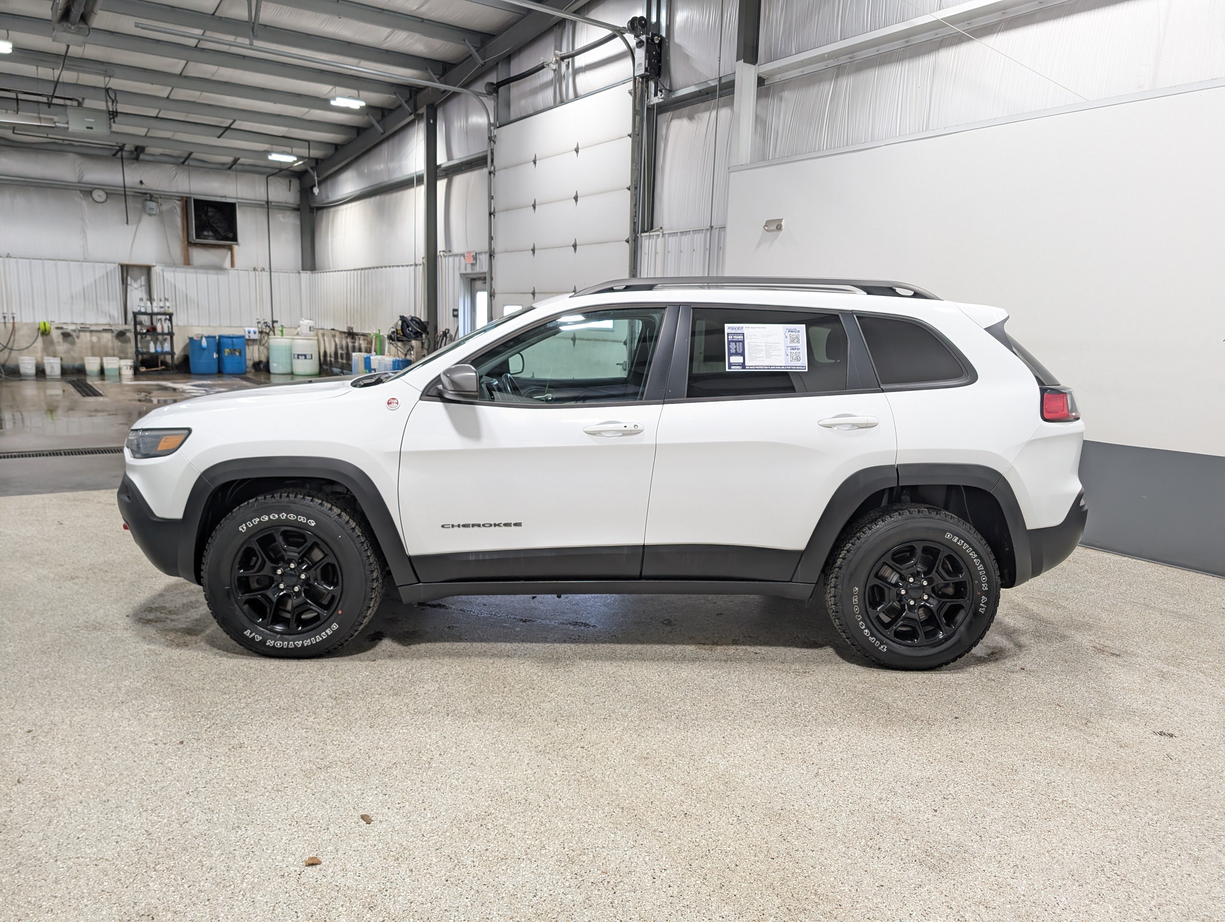 Used 2020 Jeep Cherokee Trailhawk w/ Comfort/Convenience Group AWD/4WD image 7
