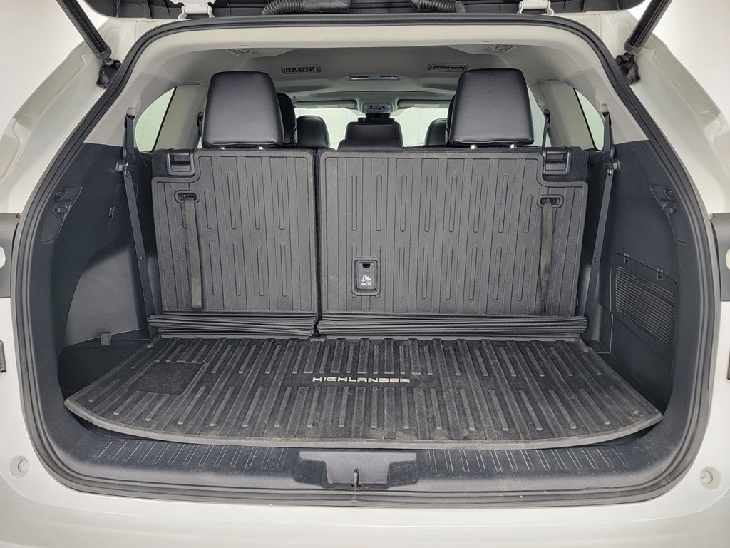 Used 2022 Toyota Highlander XLE AWD/4WD image 32