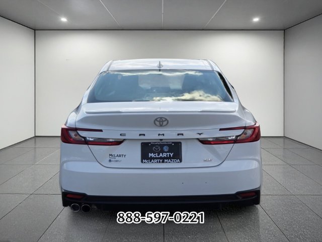 Used 2025 Toyota Camry SE FWD image 4